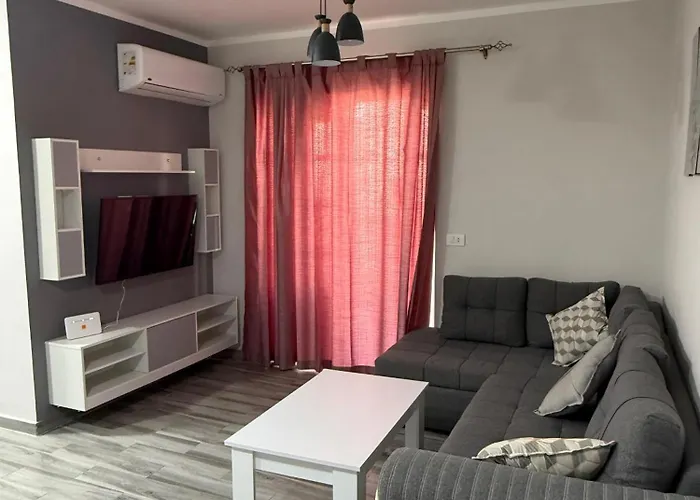 Modern Flat Pool View Great Location In Rivera דירה